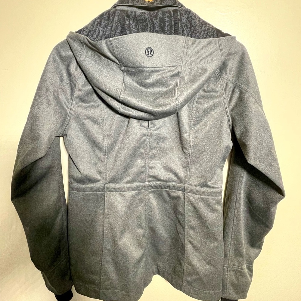 Like New Lululemon Water Proof/Wind Jacket Size 8 - Picture 3 of 7
